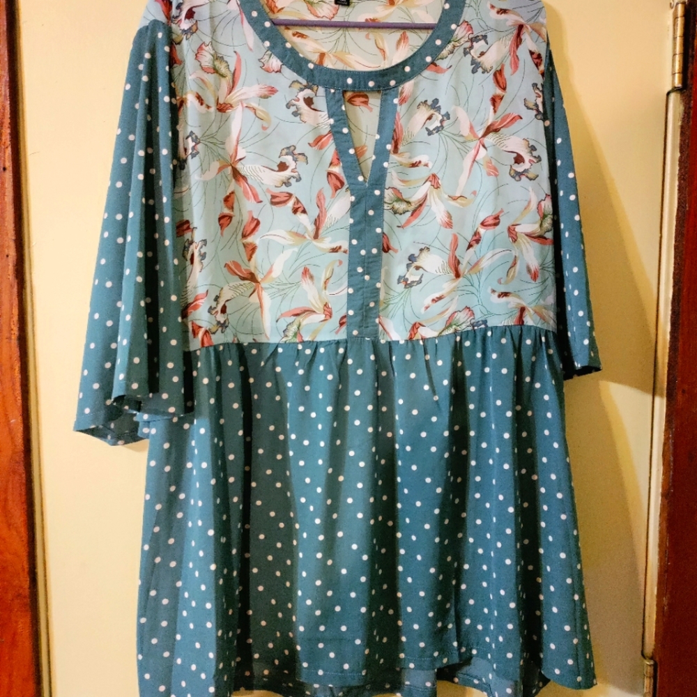 Suzanne Betro Blue/Green Floral Top 3X